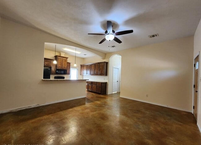 Building Photo - 3935 John Sharp Pkwy