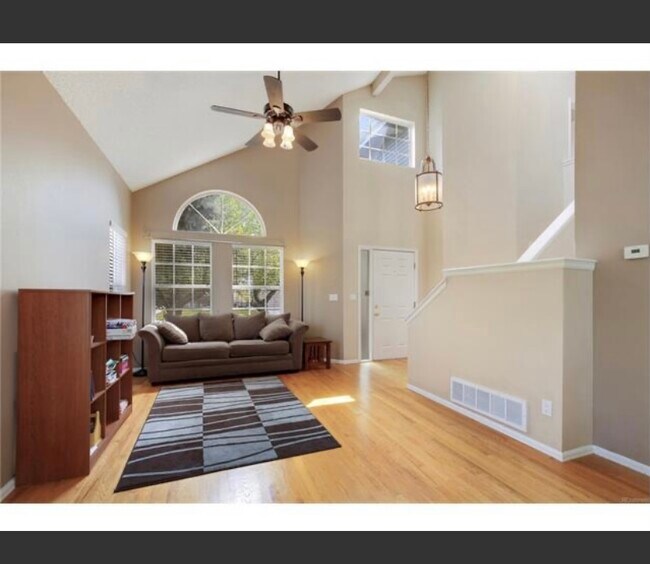 Building Photo - 802 Garden Dr