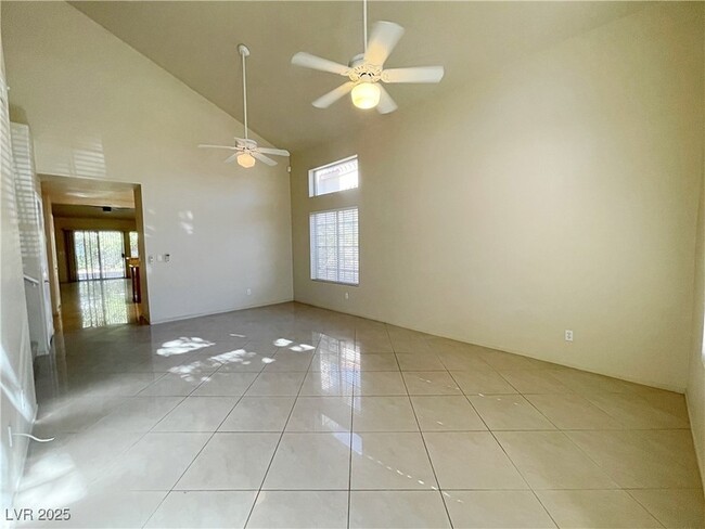 Foto del edificio - 2104 Mountain Echo Ave