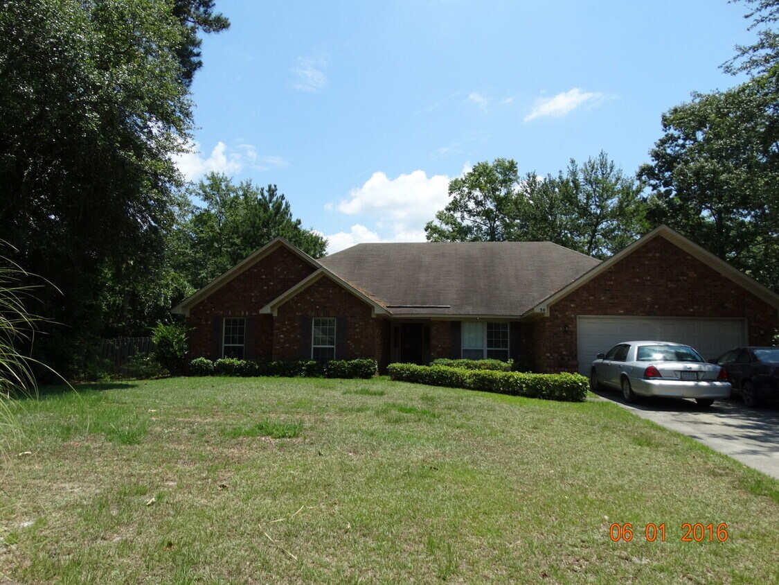 Primary Photo - 30 Fernwood Ct