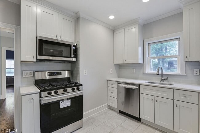 Building Photo - 302 N 10th St
