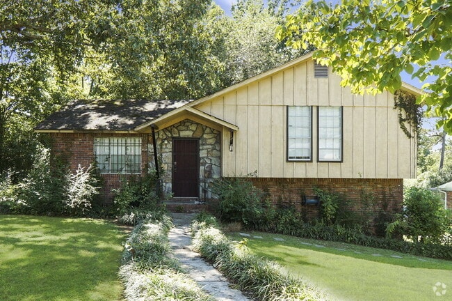 Building Photo - 2907 Cedar Ln