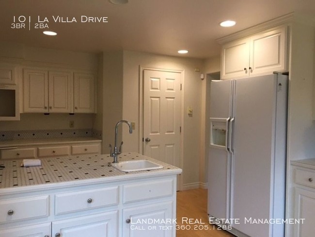 Building Photo - 101 La Villa Dr