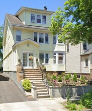 Building Photo - 107 Hollywood Ave