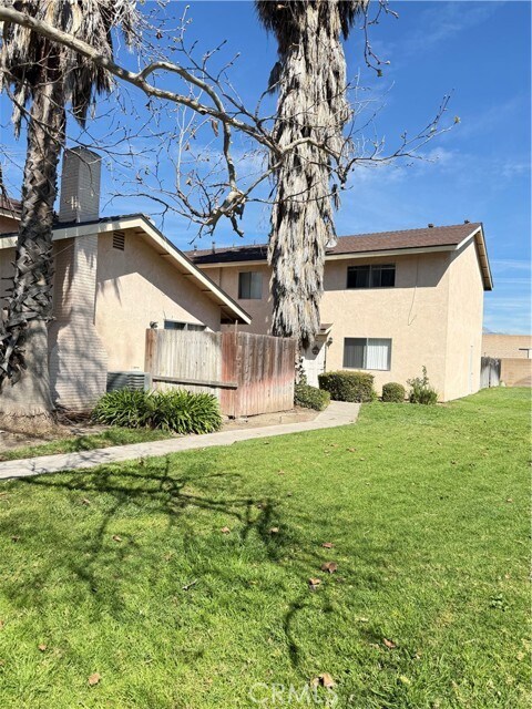 Foto del edificio - 15161 Monterey Ave