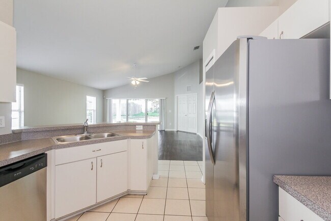 Building Photo - 11111 Newbridge Dr