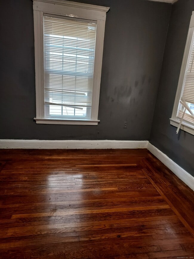 Foto del edificio - 339 Shelton Ave