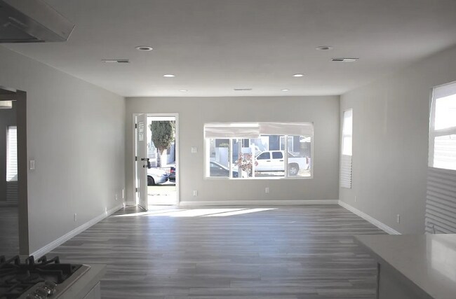 Building Photo - 2215 S Highland Ave
