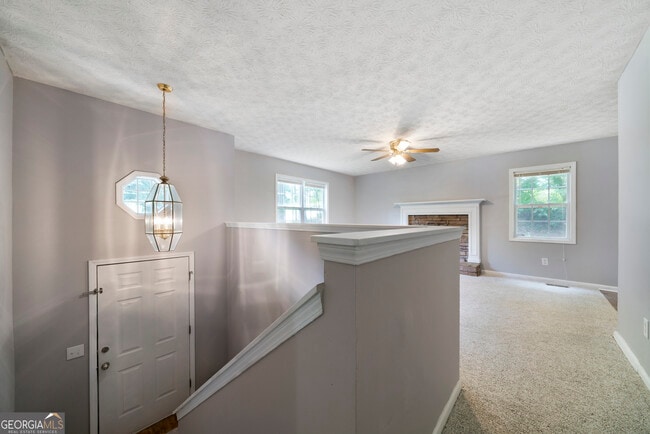 Building Photo - 347 Farm Brook Ln