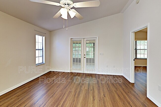 Building Photo - 3911 NE 22nd Ln