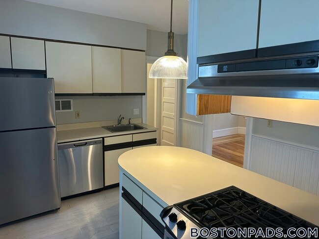 Building Photo - 57 Hawthorne St