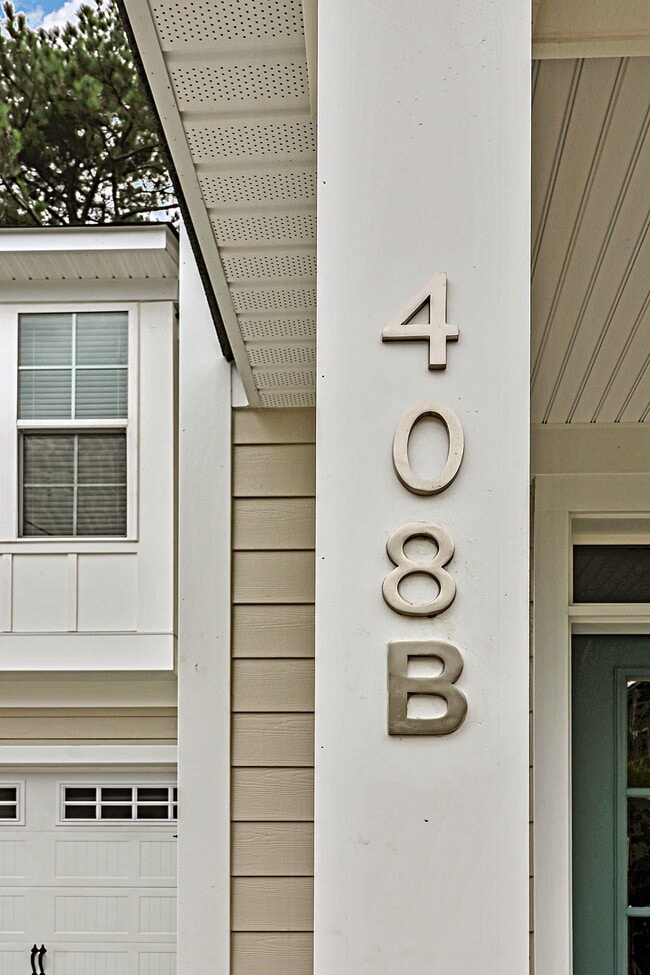 Building Photo - 408 25th St