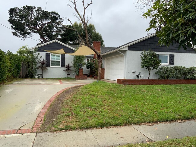 Foto del edificio - Spacious 3BD Home with Large Backyard, Quartz Counters & 2-Car Garage