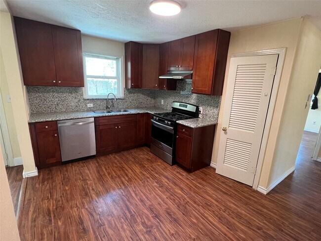 Building Photo - 410 Broad Ripple Dr