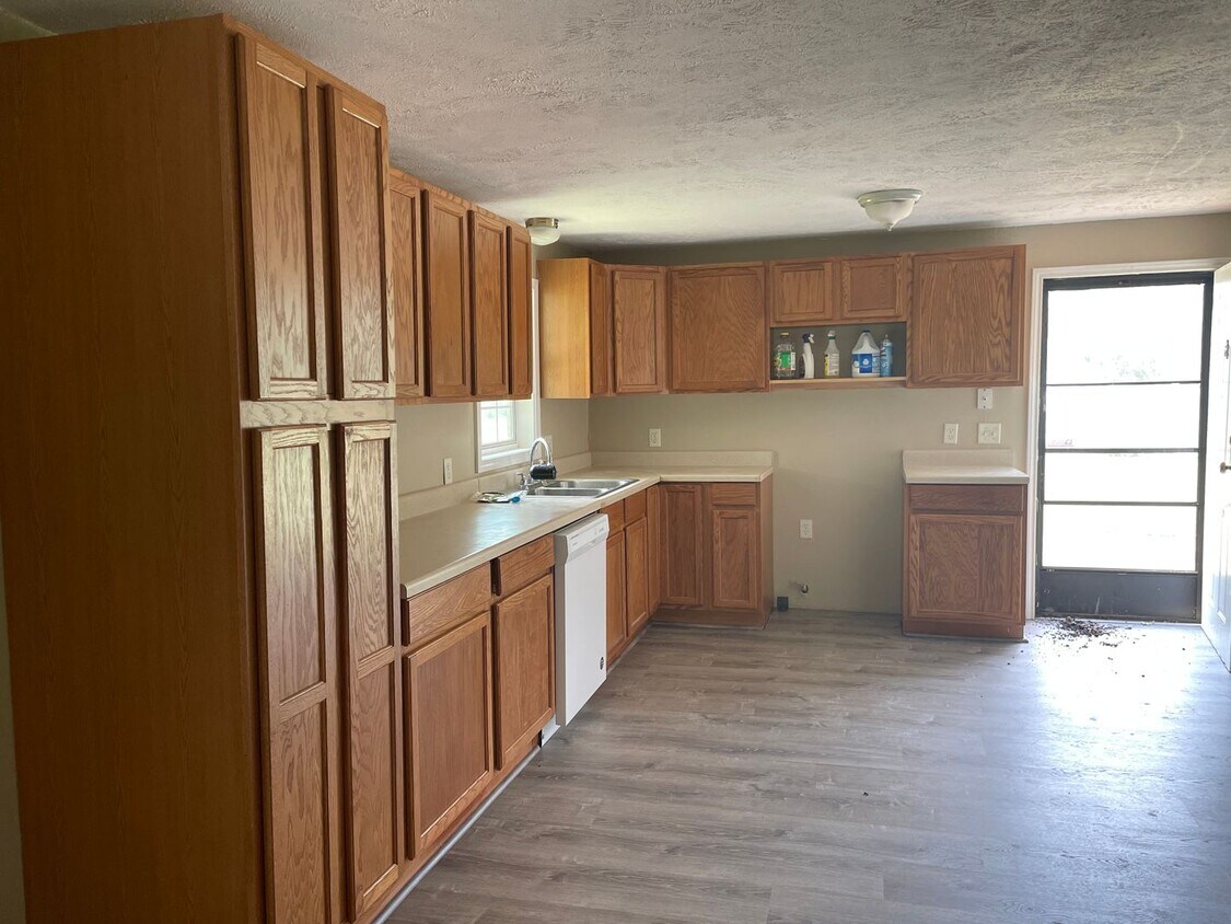 1203 N Lynn St, Gladewater, TX 75647 House Rental in Gladewater, TX