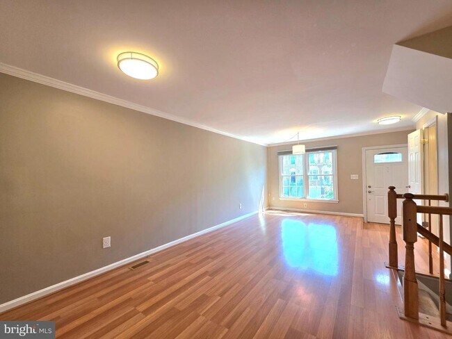 Foto del edificio - 3004 Kings Village Rd