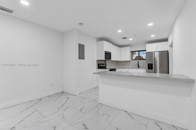 Building Photo - 4520 SW 25th St