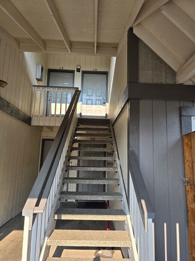 Foto del edificio - Upper Floor 2 Bedroom with Carport