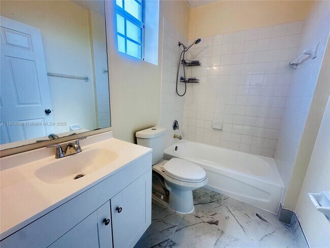 Foto del edificio - 1420 NE 33rd Ave