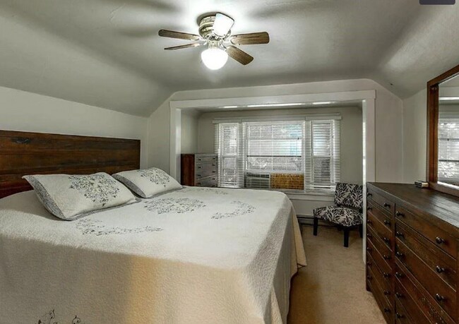 Building Photo - Charming duplex centrally located in North...