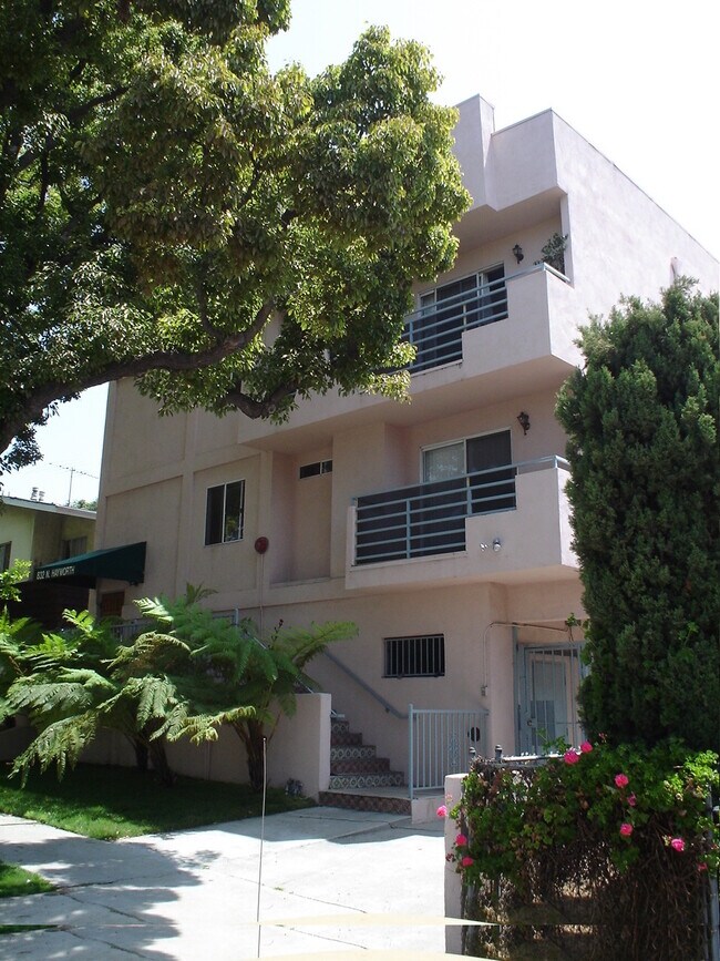 Vista de la calle - 832 N Hayworth Ave