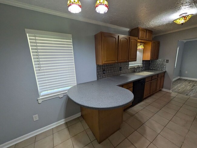 Foto del edificio - 7519 Odom Rd