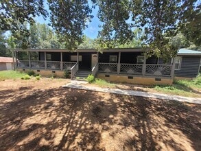 Building Photo - 227 Goss Ln