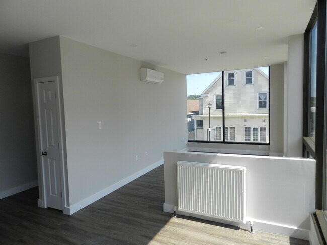 Building Photo - ONE BEDROOM APARTMENT LOCATED IN THE HEART...