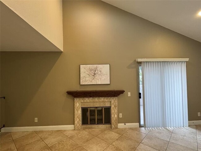 Building Photo - 444 Golden Springs Dr