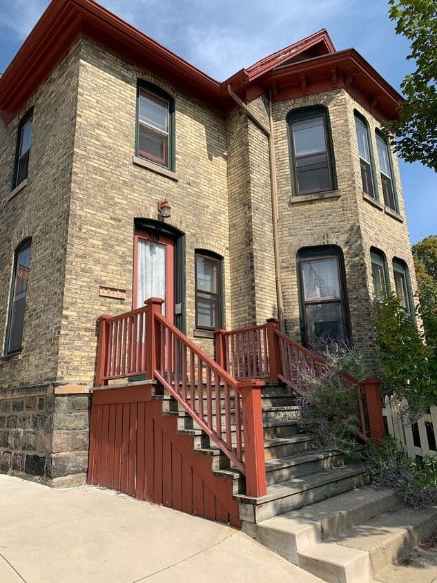 Primary Photo - Adorable One Bedroom Upper in Heritage Hil...