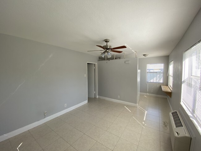 Building Photo - 920 NE 40th St