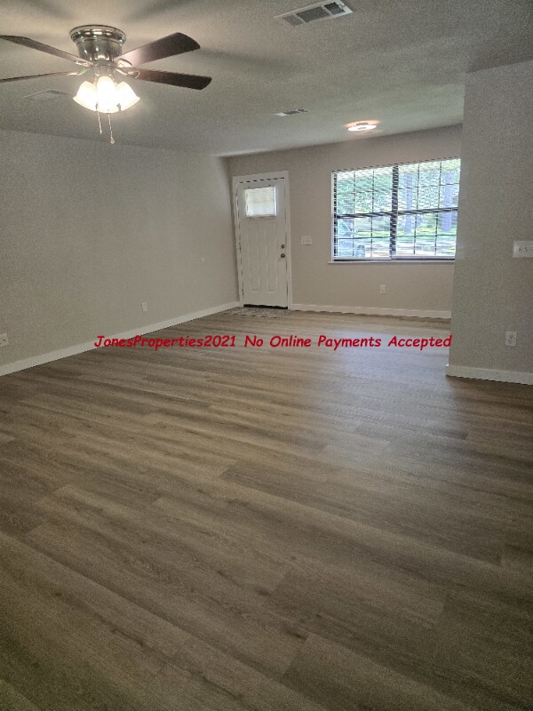 Foto del edificio - 1318 Crooked Creek Dr