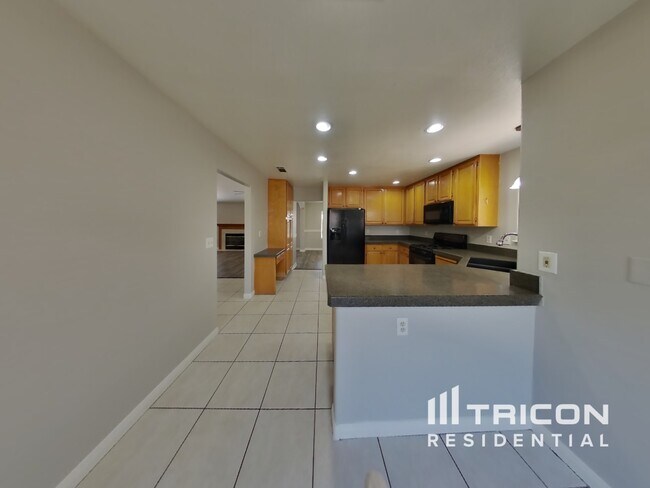 Foto del edificio - 5813 Blush Ave