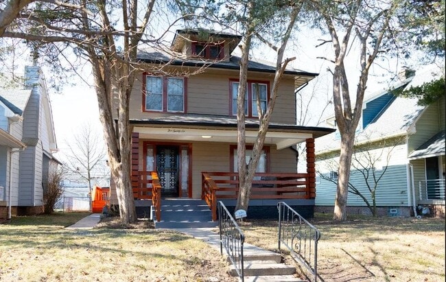 Building Photo - 526 N Emerson Ave