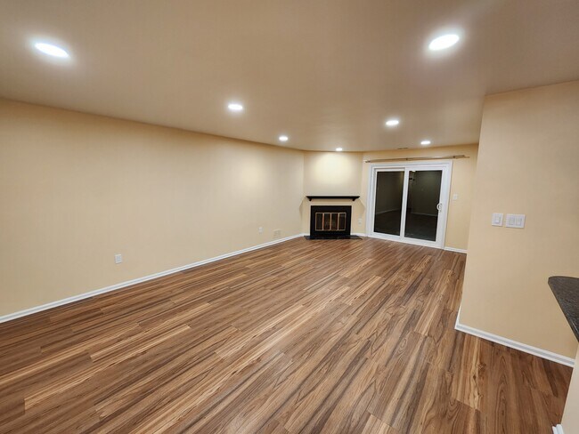 Foto del edificio - 33 Cypress Ct