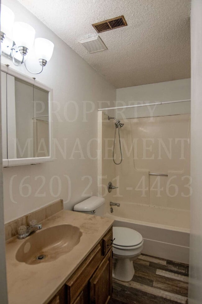 Building Photo - 2 Bedroom 1 Bath