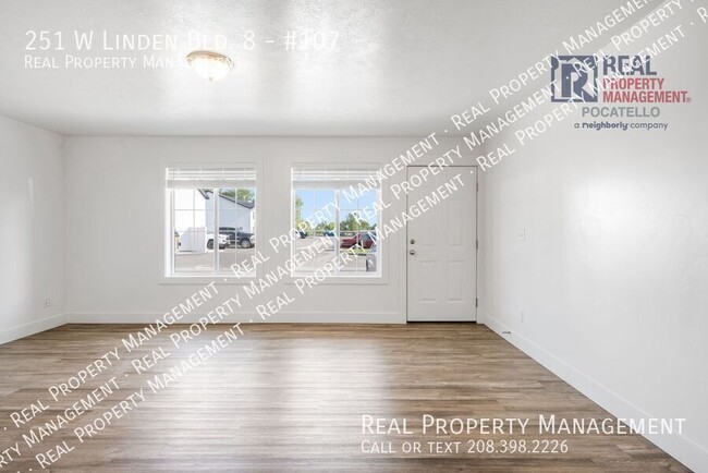 Building Photo - MOVE IN SPECIAL - 2 Bedroom 1 bath Apartme...