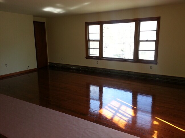 Foto del edificio - 36 Cherry Ave