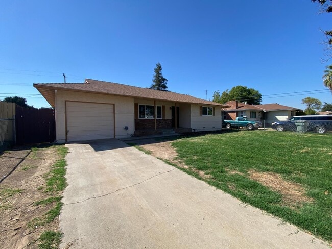 Building Photo - 1545 W Sussex Way