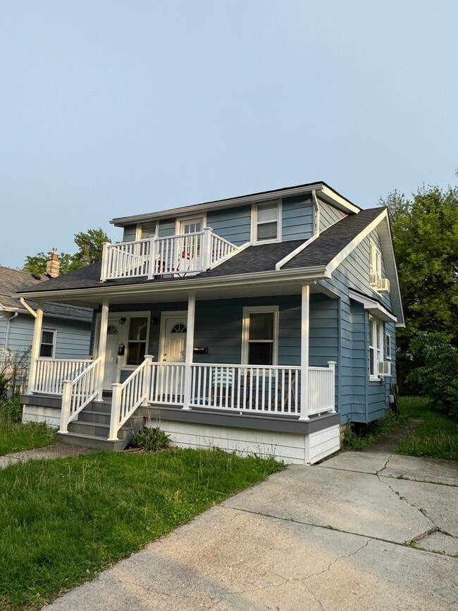 Building Photo - 690 E Marshall St