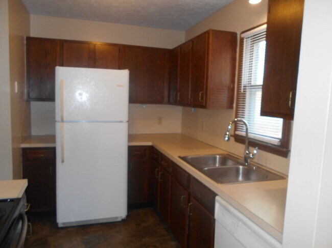 Building Photo - 411 S Poplar Dr