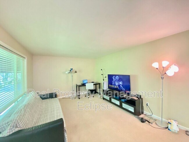 Foto del edificio - 504 142nd Ave SE