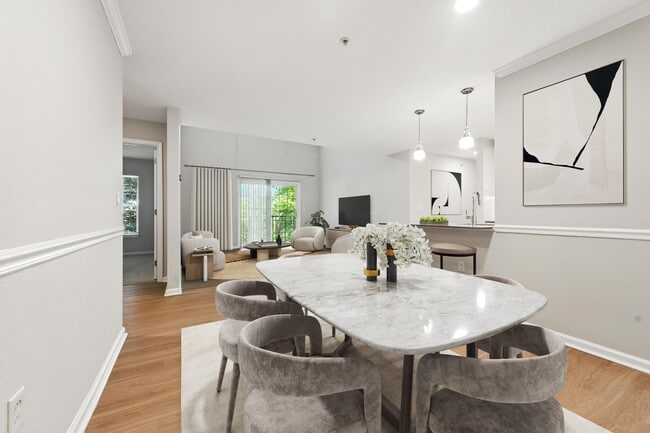 Building Photo - Everly Darien