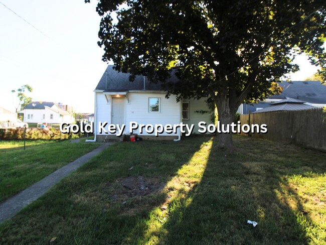 Foto del edificio - Updated 2 BR 1 BA House with Huge Kitchen and Garage (SECTION 8 APPROVED)