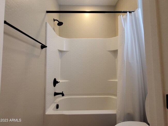 Foto del edificio - 15728 W Desert Hills Dr