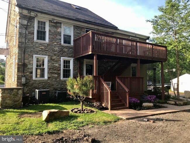 Building Photo - 970 Durham Rd