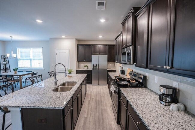 Foto del edificio - 454 Burgundy Terrace SE