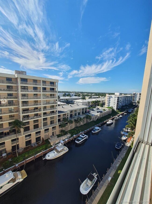 Foto del edificio - 3100 NE 49th St