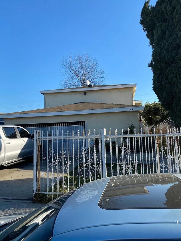 Foto principal - 1240 E 76th Pl