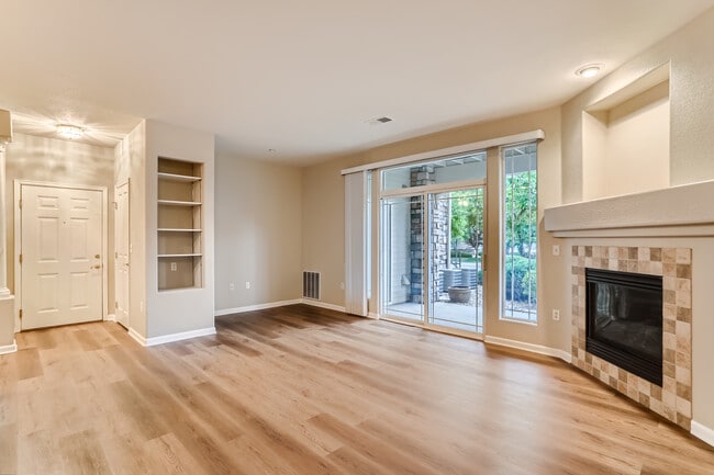Building Photo - 8427 S Hoyt Way